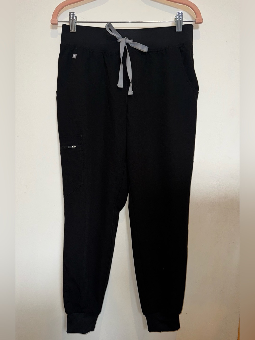 NWT Figs Women’s Black Jogger Scrub Pants with Gray Drawstring. Size SP
